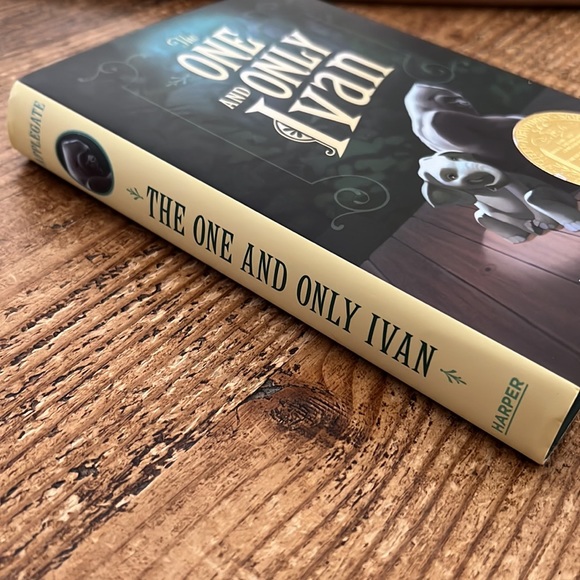 🌟First Edition-The One and Only Ivan 🦍 by Katherine Applegate - Picture 6 of 8